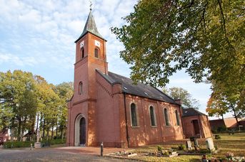 St. Bernhard-Pfarrkirche in Flachsmeer