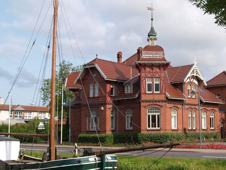 Das Fehn- und Schiffahrtsmuseum in Westrhauderfehn, Südliches Ostfriesland, beherbergt eine umfangreiche Sammlung zur Geschichte der Fehnkultur, der örtlichen Schiffbautradition sowie zur Schifffahrt.