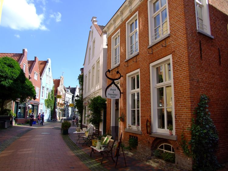 Die Leeraner Altstadt - südliches Ostfriesland - mit ihren aufwändig renovierten Häusern und Fassaden.