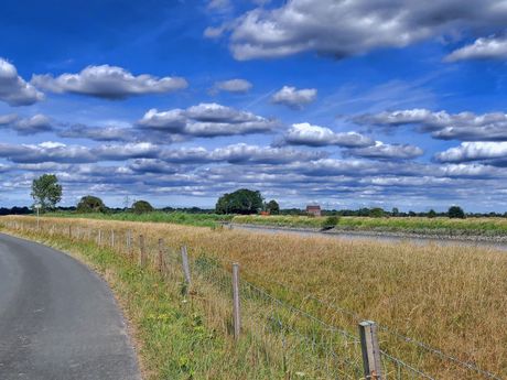 Ausblick bei einer Radtour durch die Gemeinde Jümme, südliches Ostfriesland.